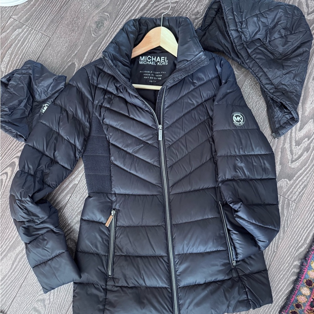 Like new Michael Kors navy women’s down puffer (packable)